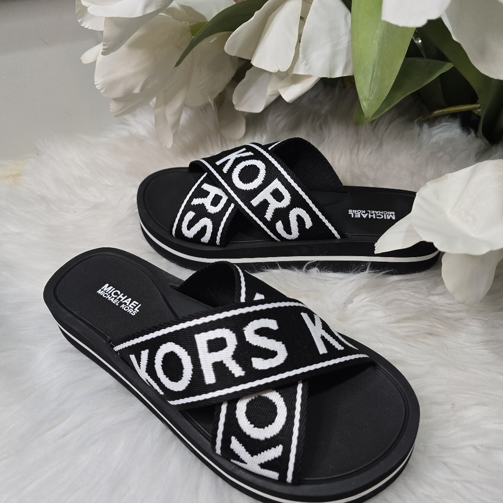 Michael Kors womens slides Color:black/whiteBrand new - Picture 5 of 6
